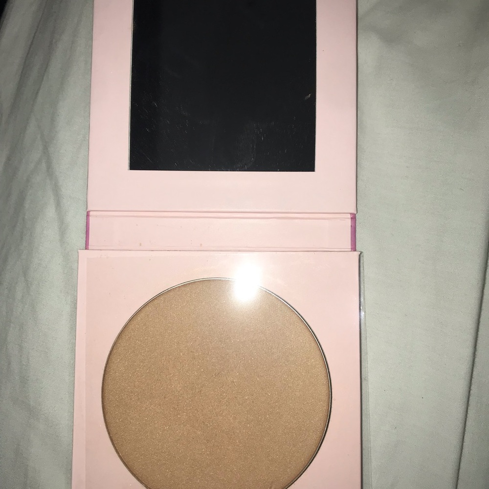 Face and body bronzer